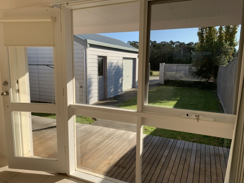 Unit 1/155 Bay Road, Eagle Point VIC 3878