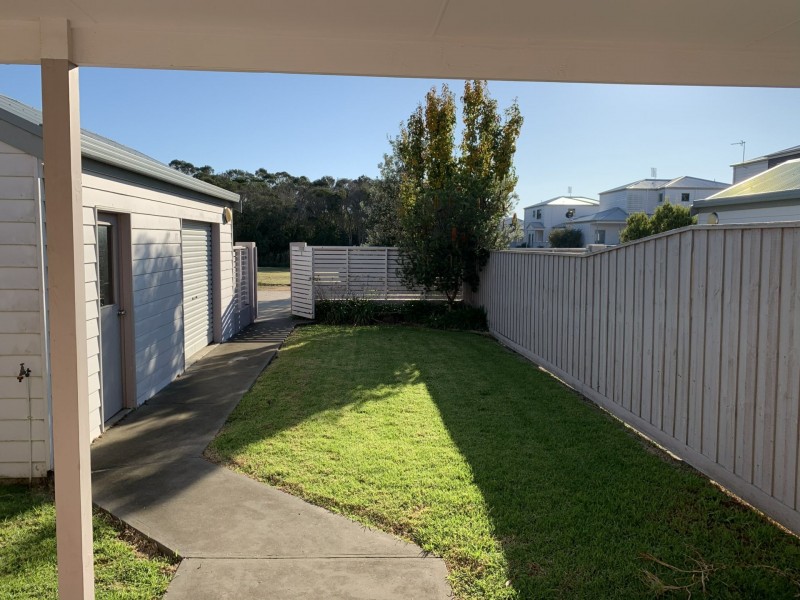 Unit 1/155 Bay Road, Eagle Point VIC 3878