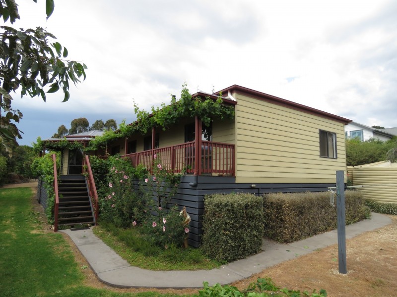 24 Riley Street, Eagle Point VIC 3878
