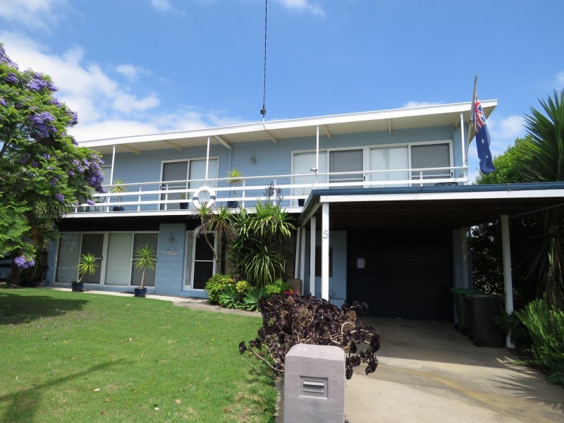 5 McMillan Grove, Paynesville VIC 3880