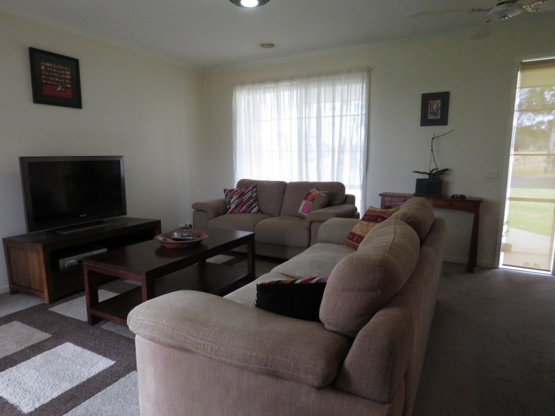 111 Bay Road, Eagle Point VIC 3878