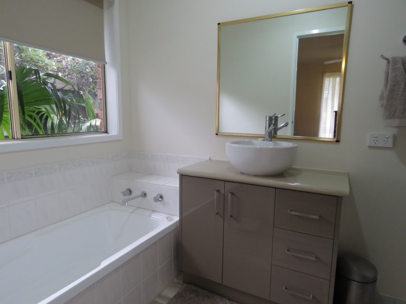 111 Bay Road, Eagle Point VIC 3878