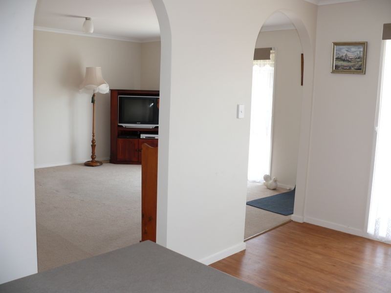 Unit 2/27 Main Road, Paynesville VIC 3880