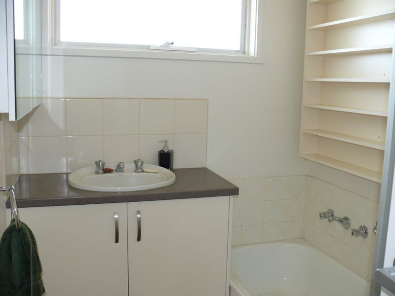 Unit 2/27 Main Road, Paynesville VIC 3880