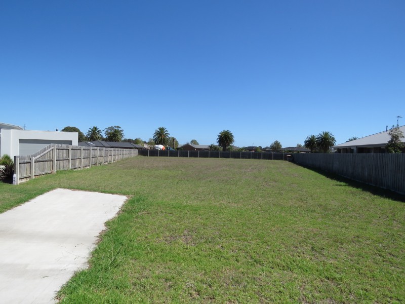 16 Wisteria Place, Paynesville VIC 3880