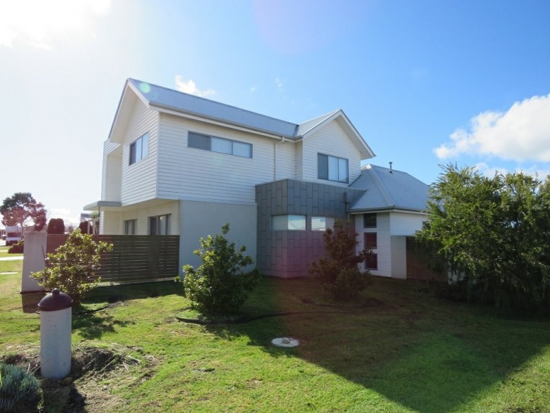 18 Heaths View, Paynesville VIC 3880