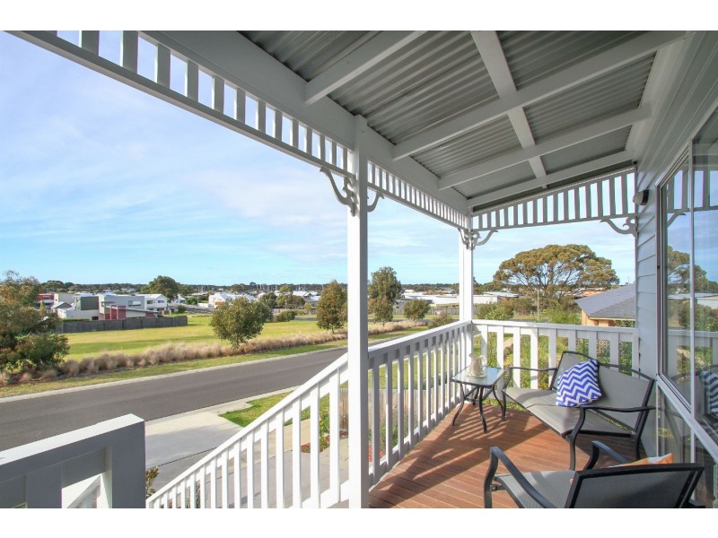 5 Magnetic Retreat, Paynesville VIC 3880