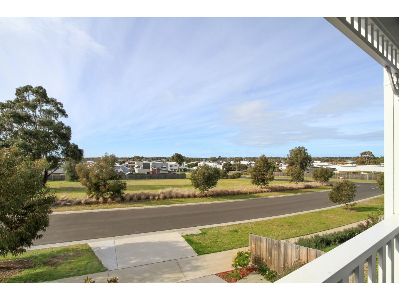 5 Magnetic Retreat, Paynesville VIC 3880
