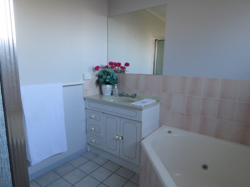 4 Bayside Avenue, Newlands Arm VIC 3875