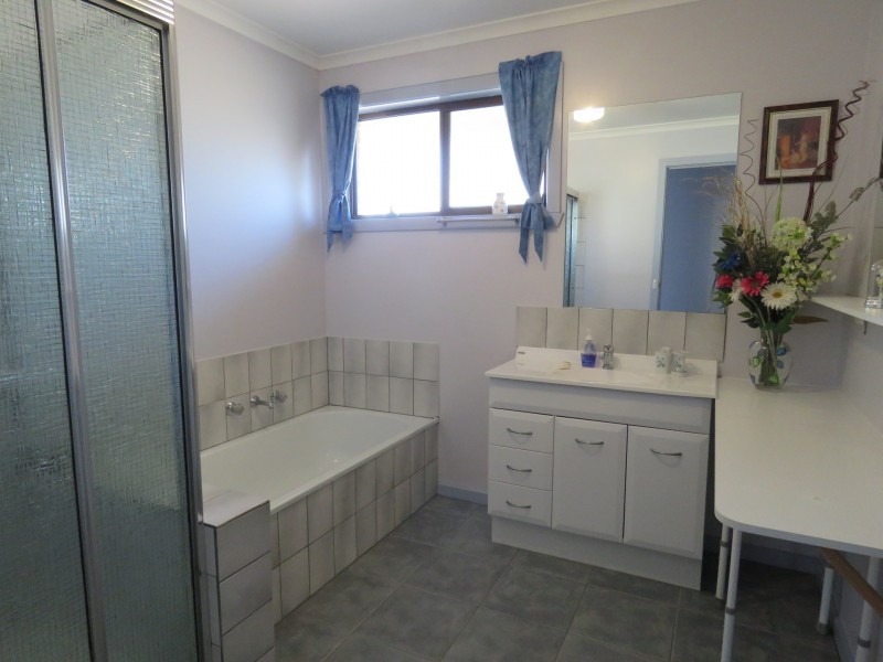 4 Bayside Avenue, Newlands Arm VIC 3875