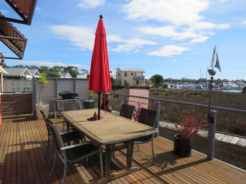 80 Eighth Avenue, Raymond Island VIC 3880