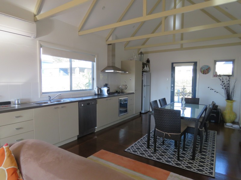 80 Eighth Avenue, Raymond Island VIC 3880