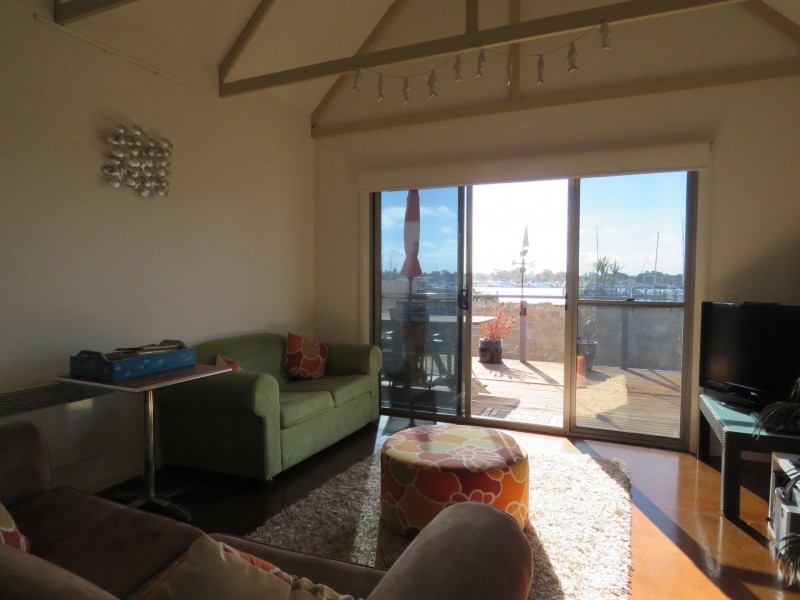 80 Eighth Avenue, Raymond Island VIC 3880