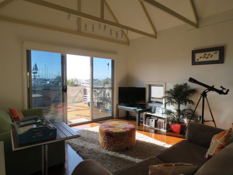 80 Eighth Avenue, Raymond Island VIC 3880