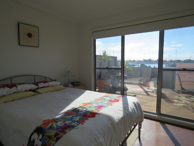 80 Eighth Avenue, Raymond Island VIC 3880