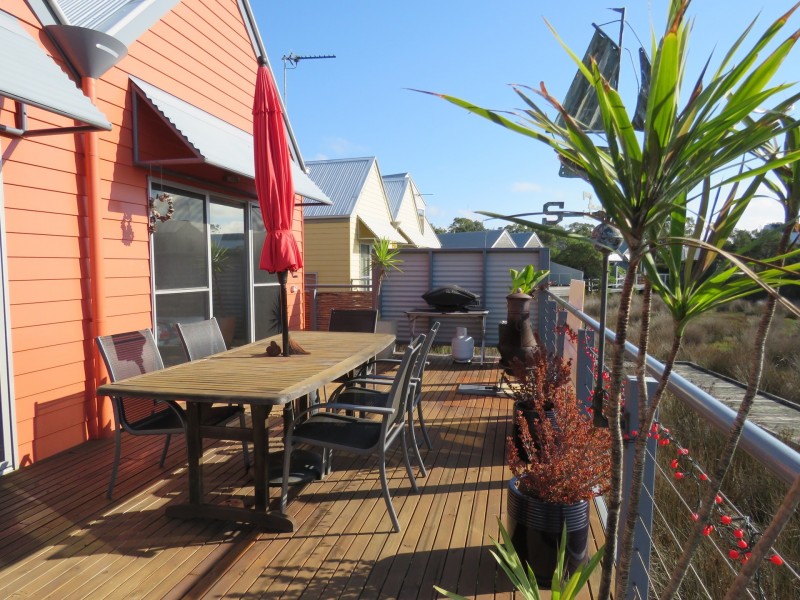 80 Eighth Avenue, Raymond Island VIC 3880