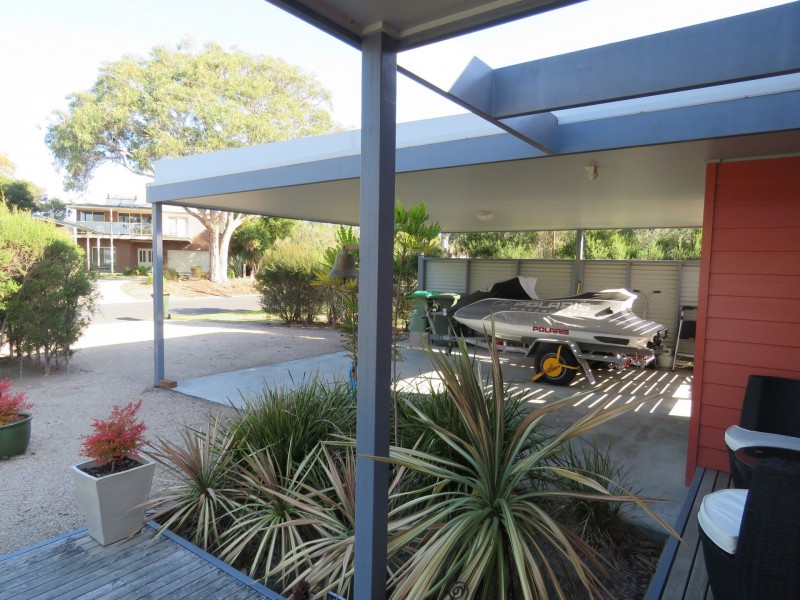 80 Eighth Avenue, Raymond Island VIC 3880