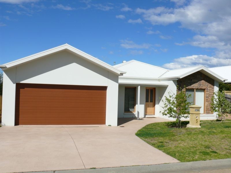 5 Schooner Terrace, Paynesville VIC 3880