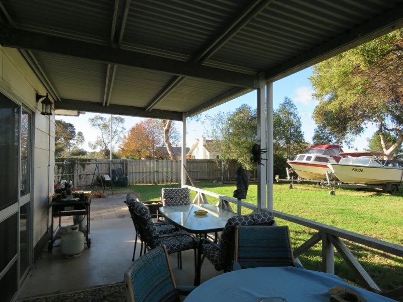 1 Toonalook Parade, Paynesville VIC 3880
