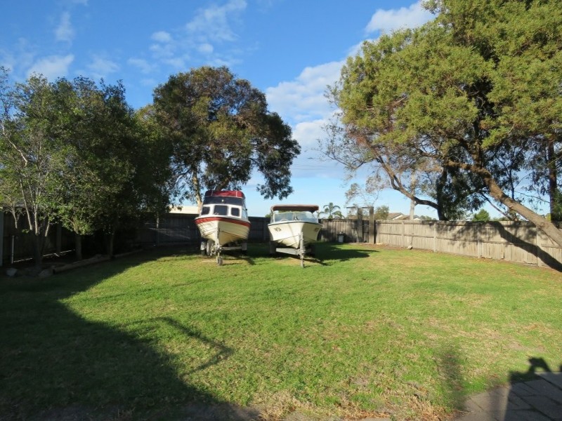 1 Toonalook Parade, Paynesville VIC 3880