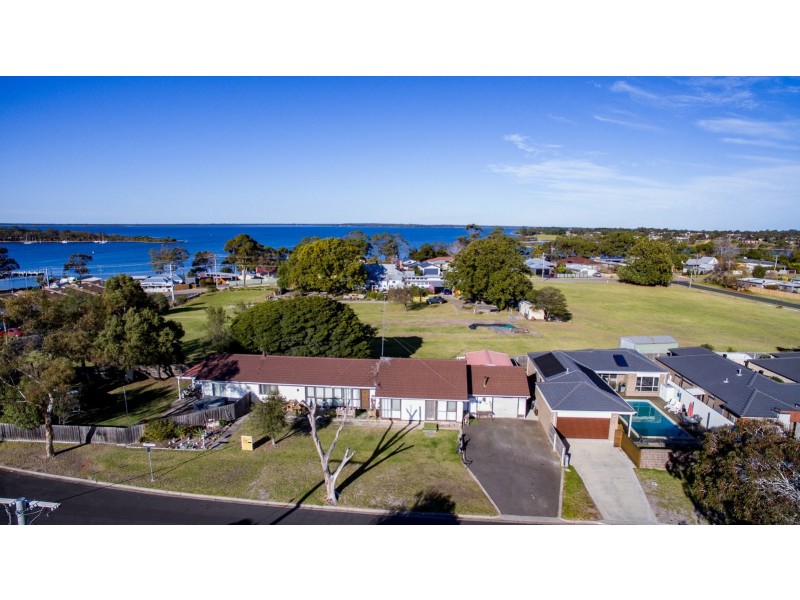 1 Toonalook Parade, Paynesville VIC 3880
