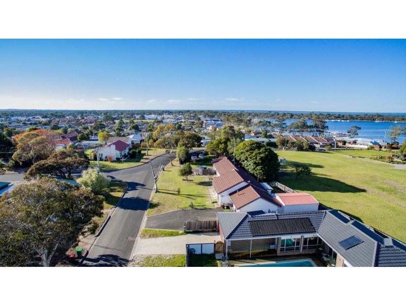 1 Toonalook Parade, Paynesville VIC 3880