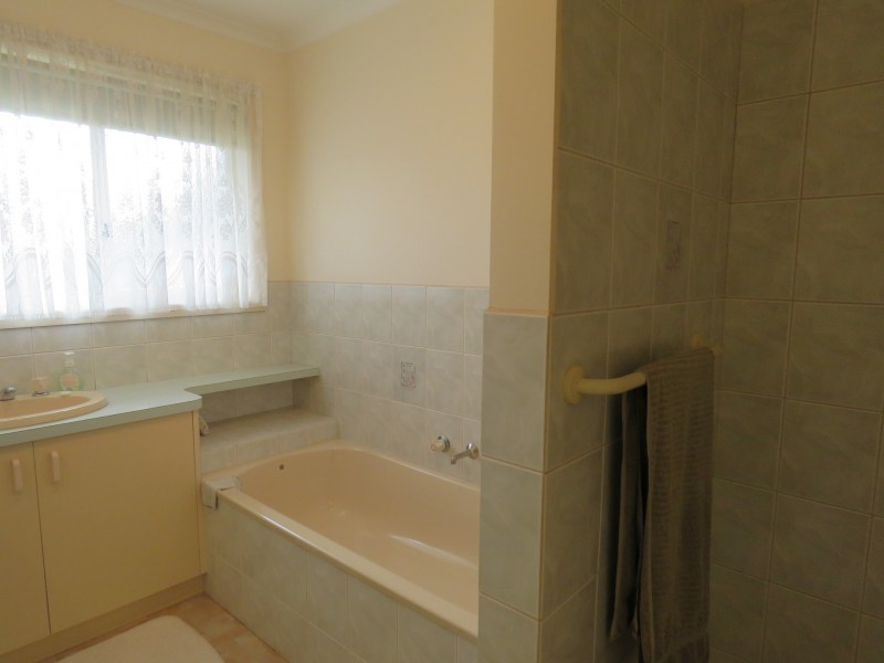 98 Newlands Drive, Paynesville VIC 3880