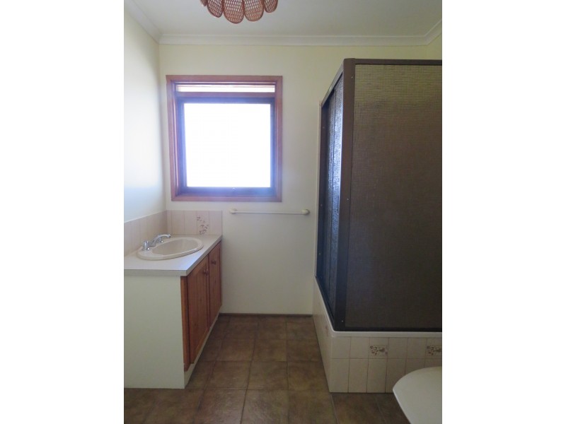 8 Newton Close, Paynesville VIC 3880