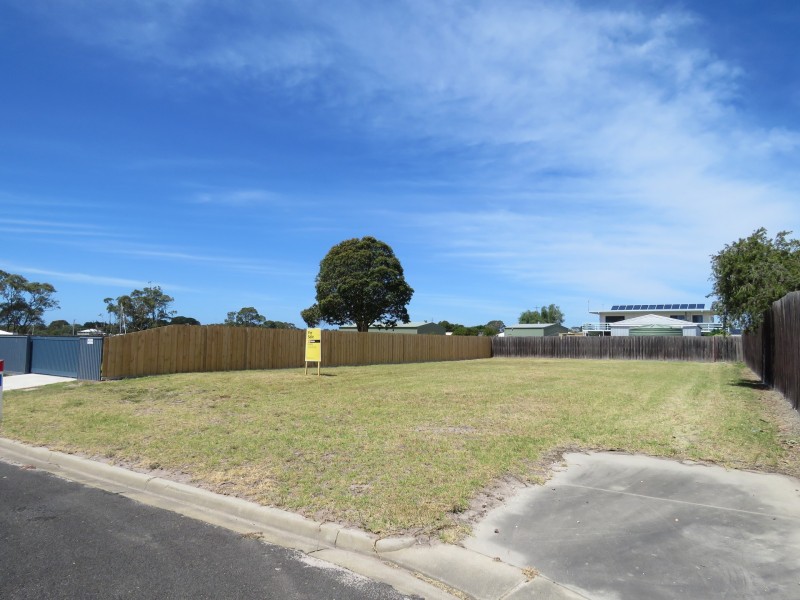 16 Milton Avenue, Paynesville VIC 3880