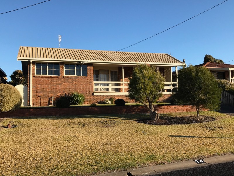 13 Fullarton Drive, Paynesville VIC 3880