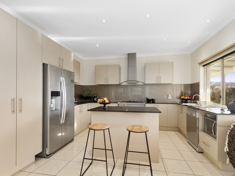 4 Eagle Bay Terrace, Eagle Point VIC 3878