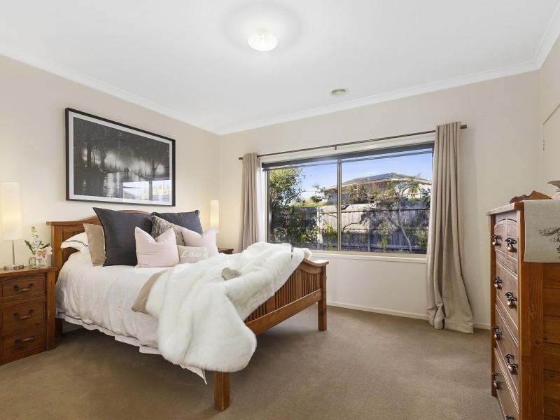 4 Eagle Bay Terrace, Eagle Point VIC 3878