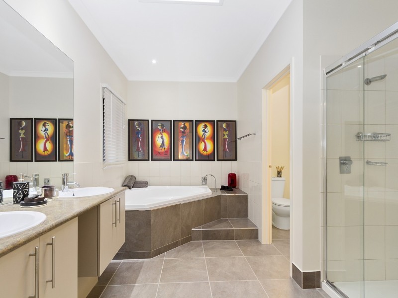 4 Eagle Bay Terrace, Eagle Point VIC 3878