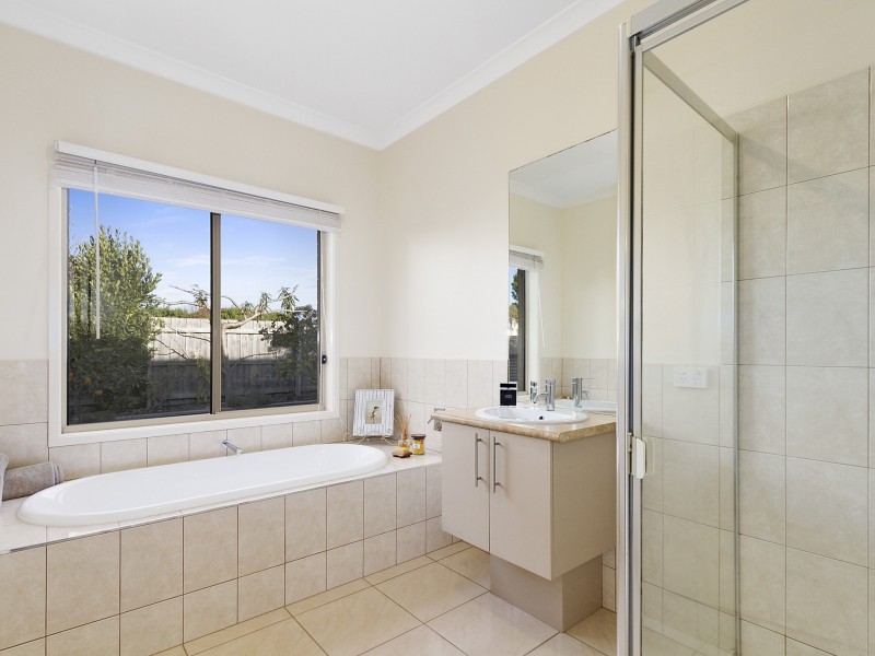 4 Eagle Bay Terrace, Eagle Point VIC 3878