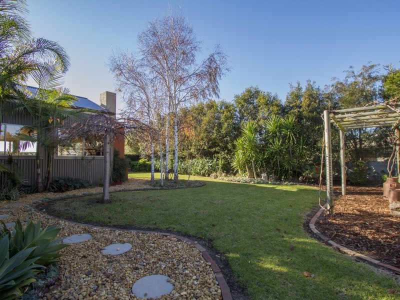 4 Eagle Bay Terrace, Eagle Point VIC 3878