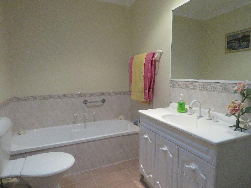 Villa 18/1-5 Canal Road, Paynesville VIC 3880