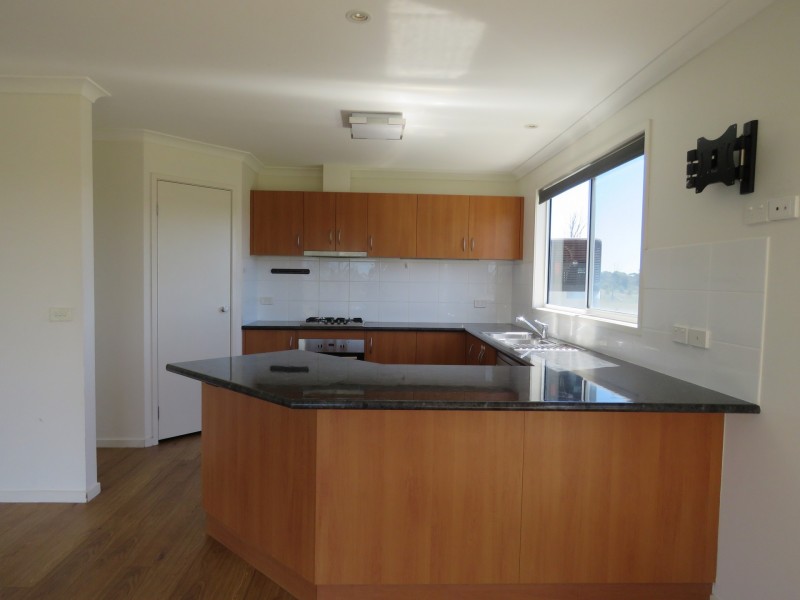 19 Corins Crescent, Newlands Arm VIC 3875