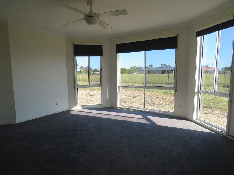 19 Corins Crescent, Newlands Arm VIC 3875