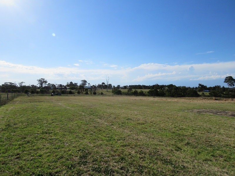 19 Corins Crescent, Newlands Arm VIC 3875