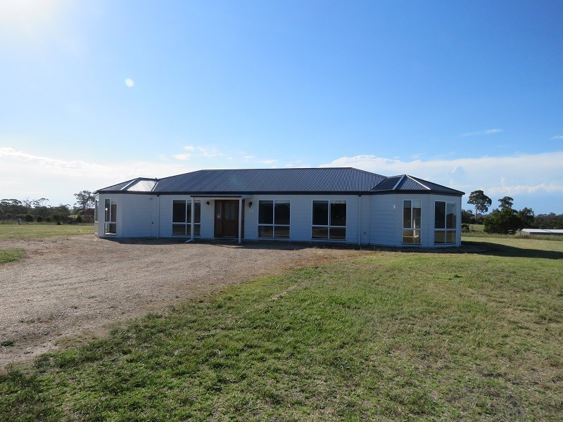 19 Corins Crescent, Newlands Arm VIC 3875