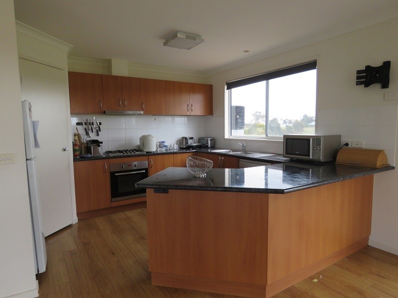 19 Corins Crescent, Newlands Arm VIC 3875