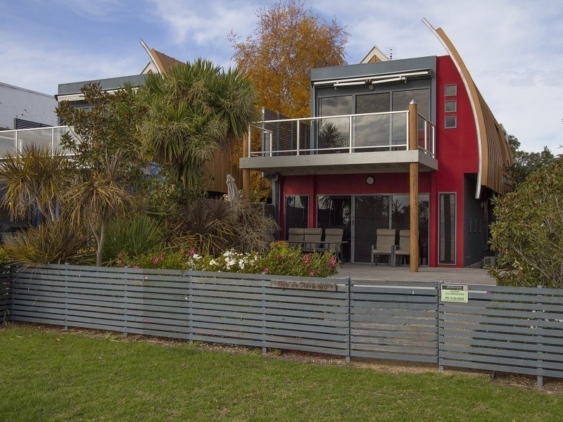 2/8 Seventh Parade, Raymond Island VIC 3880