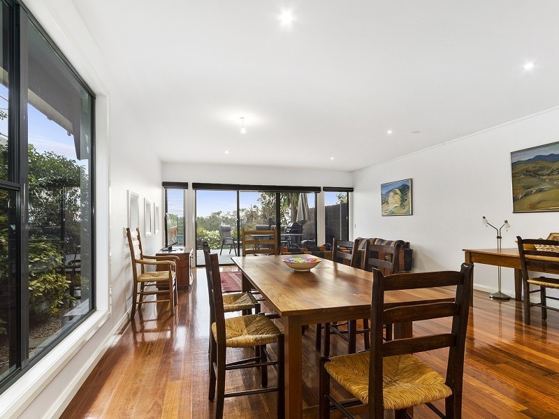 2/8 Seventh Parade, Raymond Island VIC 3880