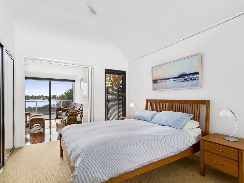 2/8 Seventh Parade, Raymond Island VIC 3880