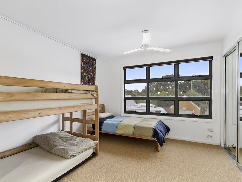 2/8 Seventh Parade, Raymond Island VIC 3880