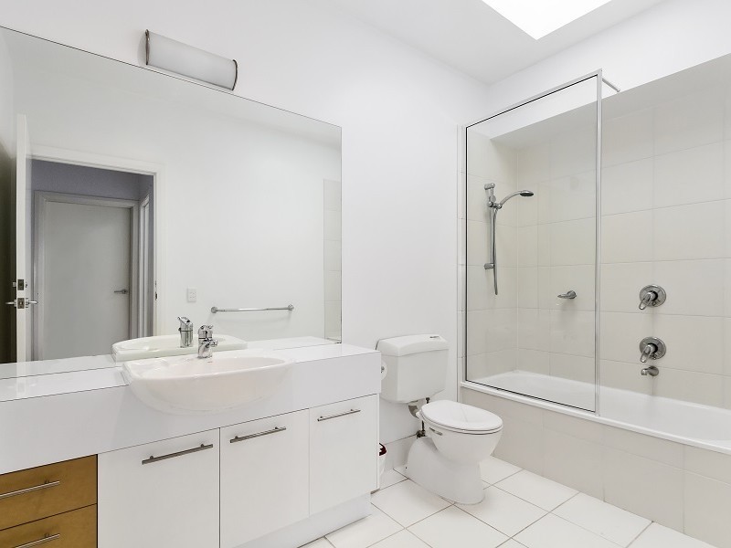 2/8 Seventh Parade, Raymond Island VIC 3880