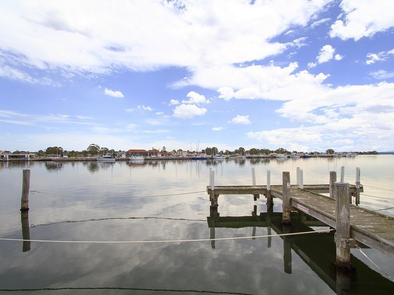 2/8 Seventh Parade, Raymond Island VIC 3880