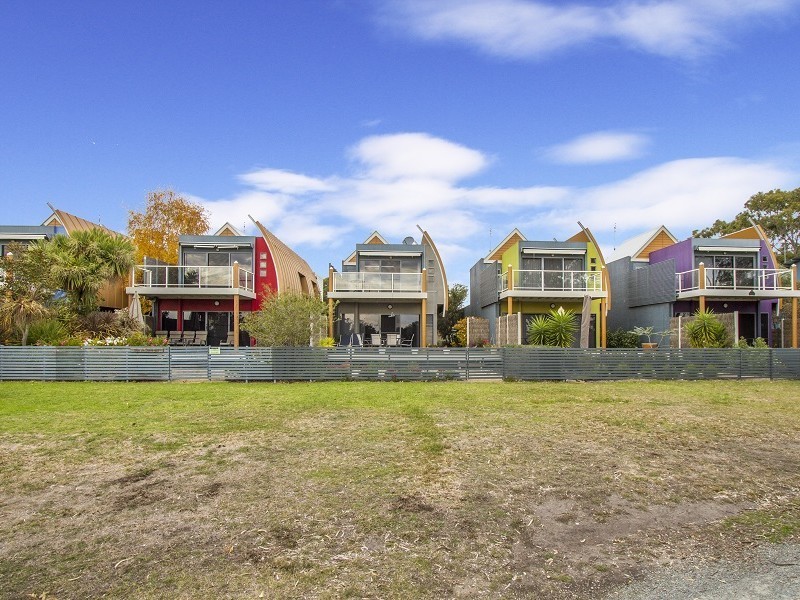 2/8 Seventh Parade, Raymond Island VIC 3880