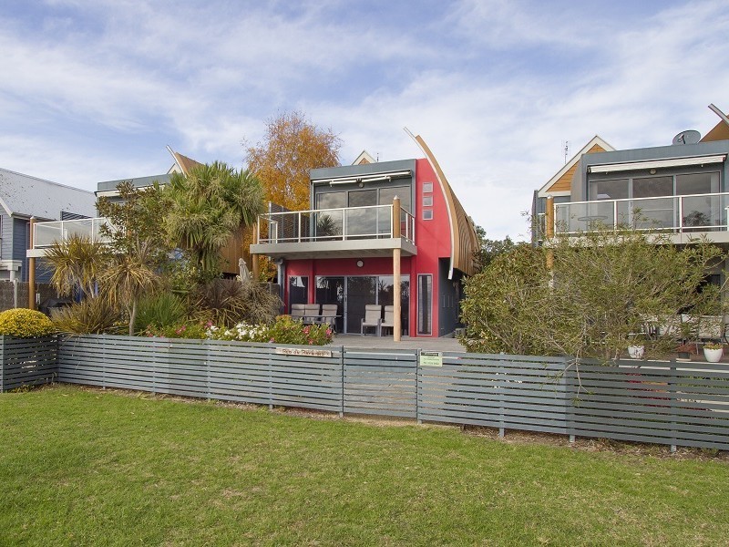 2/8 Seventh Parade, Raymond Island VIC 3880