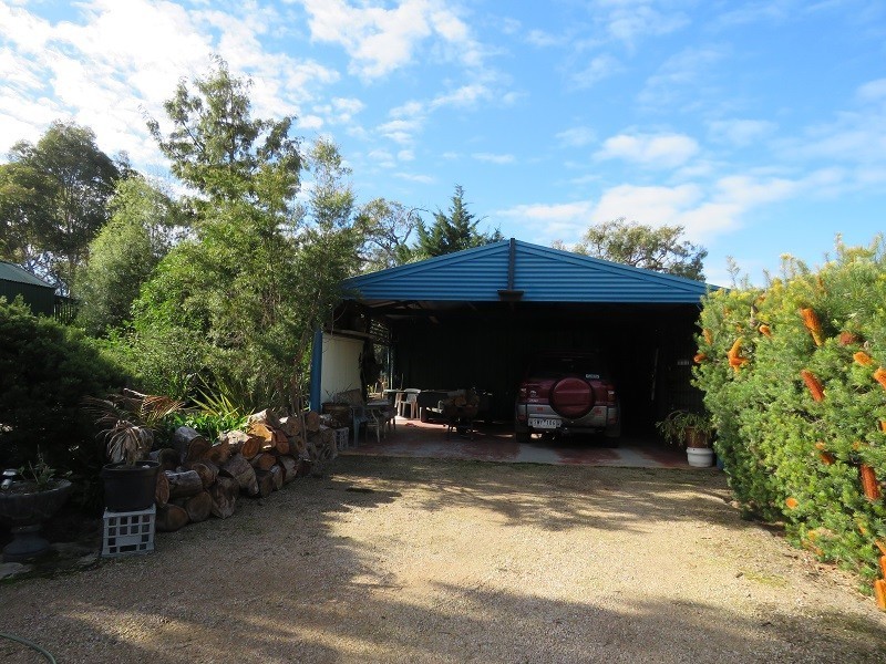 35 Tenth Avenue, Raymond Island VIC 3880